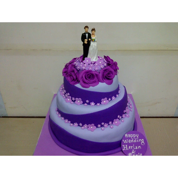 Purple wedding cake