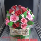 a bouquet of roses cake 1