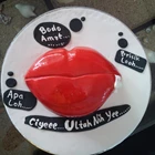 lip shape cake 1
