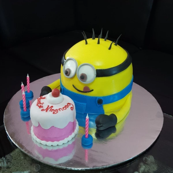birthday cake funny minions