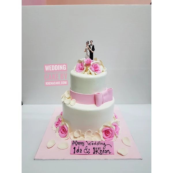 2-tiered wedding cake